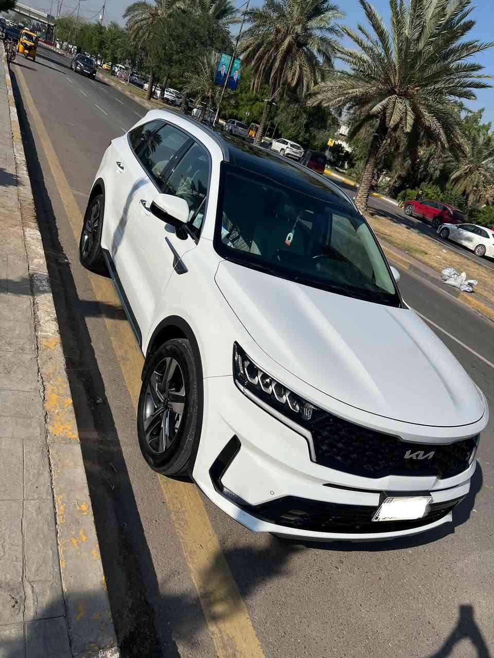 السلام عليكم سياره سورنتو موديل 2022 سته سلندر مكفوله كفاله عامه من الضربه فقط شخطات بسيطه مميزاتهه 
سته سلندر
سبعه راكب
كير ماوس
هاند بريك بصمه 
نظام نزول منحدرات
تشغيل عن بعد 
وبنوراما 
حساسات اماميه وخلفيه 
وكامره خلفيه 
مرايا شفط 
وكشنات كهرباء 
3 قطع تبريد  
بردات خلفيه 
شاحن وايرلس 
اضاءه محيطه متعدده الالوان 
صندوق كهرباء فتح ذاتي  
كشنات جلد ومغلف ايضا بجلد النوعيه الدرجه اولى  
انظمه قياده متعدده 
بيهه ضمان الدوليه 
ماشيه 41 كيلو 
رقم بغداد يعني التحويل اسهل للاستفسار عن السعر الاتصال على الرقم ***********
