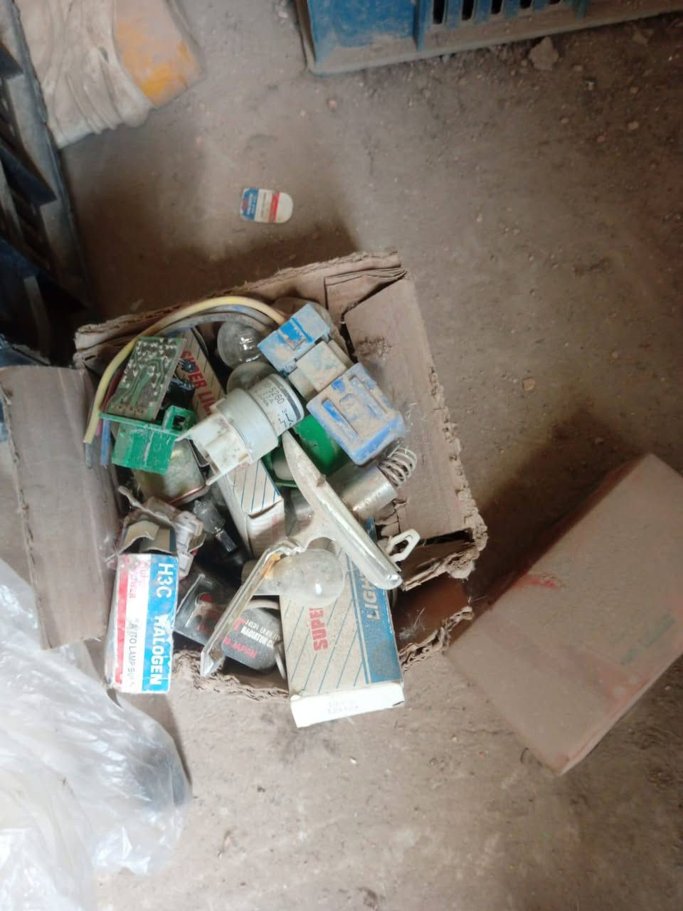 السلام عليكم غراض للبيع هذا رقمي ***********
