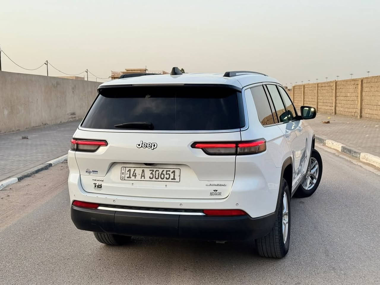 جيب جراند شيروكي L لاريـدو موديل 2023 — سبعة راكب

• فئة Laredo العملية والأنيقة
• محرك 3.6 V6 قوي واقتصادي
• جير أوتوماتيك 8 سرعات
• دبل ثقيل وخفيف
• 7 مقاعد عائلية مريحة
• تشغيل بصمة + ريموت ستارت
• شاشة كبيرة تدعم Apple CarPlay و Android Auto
• كاميرا خلفية + حساسات
• تحكم سكان + مثبت سرعة
• مكيف أمامي وخلفي ثلج
• إنارة LED
• جنوط وكالة
• باب خلفي كهربائي
• أنظمة أمان وثبات متعددة
• صرفية ممتازة بالنسبة لحجم السيارة
• داخلية مرتبة جداً واستعمال نظيف
• الممشى: 35,000 mi فقط

🛠️ الملاحظات:
• الحادث موضح بالصور
• صبغ جزء من البنيد
• تبديل جاملغ والدعامية قطع أصلية نفس اللون

💰 السعر بلاششش🔥🔥🔥: 268 ورقة🔥🔥🔥
📍مرقم بصرة حره

***********
