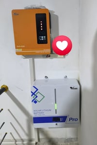 طاقة شمسية • ٤ ألواح ٦٠٠ واط • بطارية ليثيوم ٦ كيلو