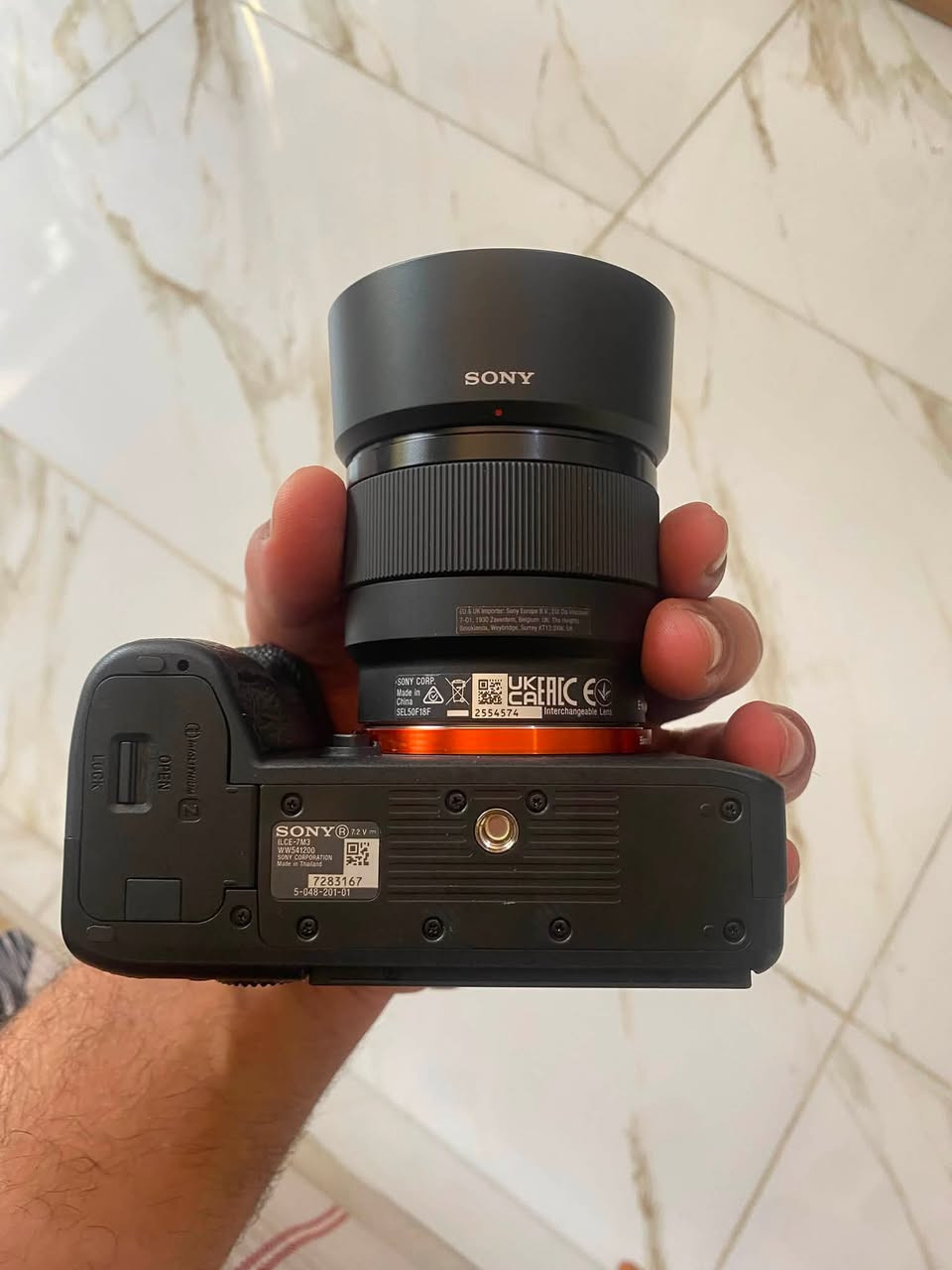 كاميرا SONY A7III للبيع
الكاميرا استخدام كلش قليل ونظافتها ٩٩٪؜ مابيها ولا شخط✅
 
وياها عدسة SONY 50mm وكل ملحقاتها كاملة✅

 كارتونة الكاميرا وكارتونة العدسة هم موجودة 
وجنطة كتف وياها ✅

الشتر مالتها 2,507 ✅

سعرها مليون و 600 قفل ✅❌

متواجد ماسنجر وواتساب ***********
