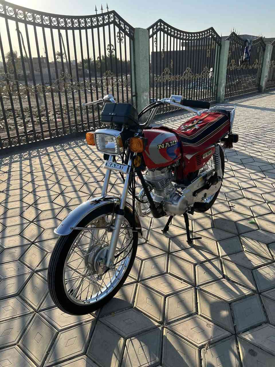 السلام عليكم دراجه يرانيه بدون كفاله شاصي مديل 18تعمير سيد خلدون تعمير25مكينه كفاله من تفيلس سعر 900وبيها مجال لشراي بخدمته اتصل ***********
