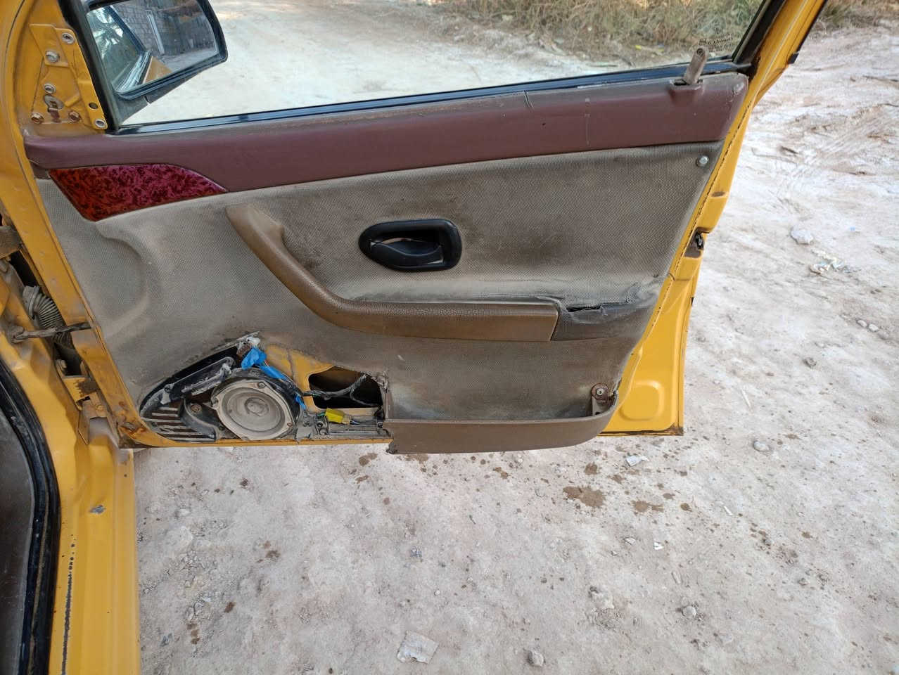 سلام عليكم سمند للبيع موديل 2011
ناطق رقم بابل الماني بسمي تحويل مباشر سنوية 2026 
بيها خياسات بالدوس وبالداير مال التاير الخلفي يسرة ويمنة مثل ما موضح بالصور الدوسات موجودات بس ما شادهن
كهربائيات كلة شغالة كير ومحرك بلاد حدادية جديدة خلفي وامامي السعر 24 وبيها مجال والشراي بي خير ويدلل ترهم مراوس بشيريa5 أو فلاوين أوMK مكاني بابل الكفل *********** متواجد ماسنجر
