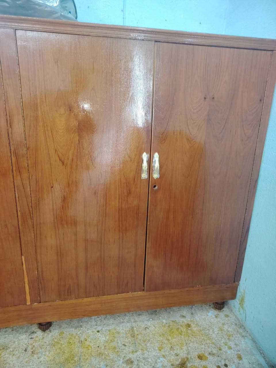 قنصور 6ابواب ارتفاعه 165 للبيع كامل نضيف ومصبوغ ويدات وقفاله جدد وداخله كلش نضيف حل وتركيب
السعر 225 الف وبيه مجال بسيط
للتواصل عل أرقام التاليه
***********
***********
