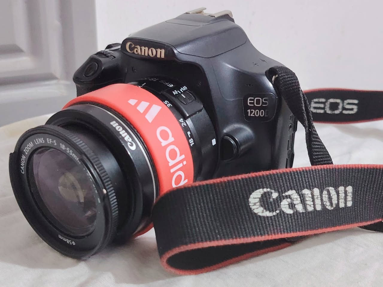 كاميرا كانون 1200d كامله ملحقاتها اكو توصيل كافة المحافظات *********** وتساب
