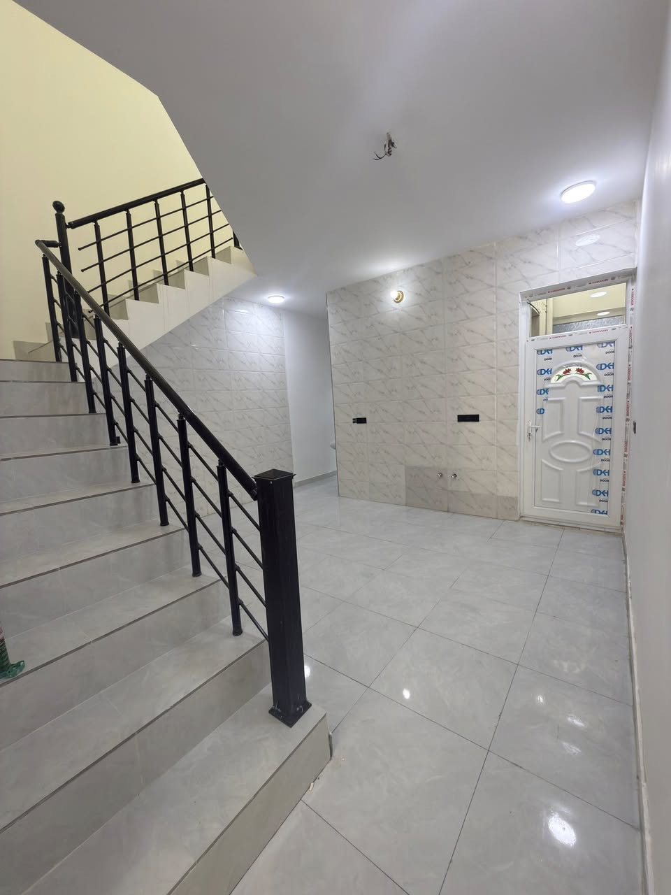 السلام عليكم
دار للبيع بناء حديث
المساحة 100م
طابق واحد صالة ومطبخ مشترك +استقبال+غرفة نوم+صحيات
سند 25
كامل خدمات
العنوان ديالى بعقوبة دور الزراعة الثالثة 
السعر63 مليون
مراجعة مكتبة جبل النور
او الاتصال ***********
