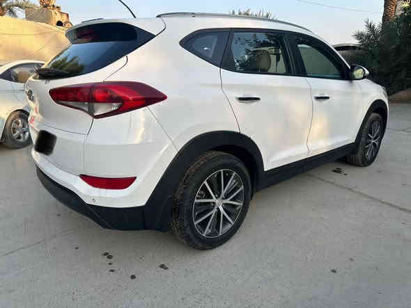 السلام عليكم 
توسان 2017 خليجي 
بنيد مبدل
ماشيه 220000
بغداد
السعر 16500$ وبيها مجال بسيط
***********
