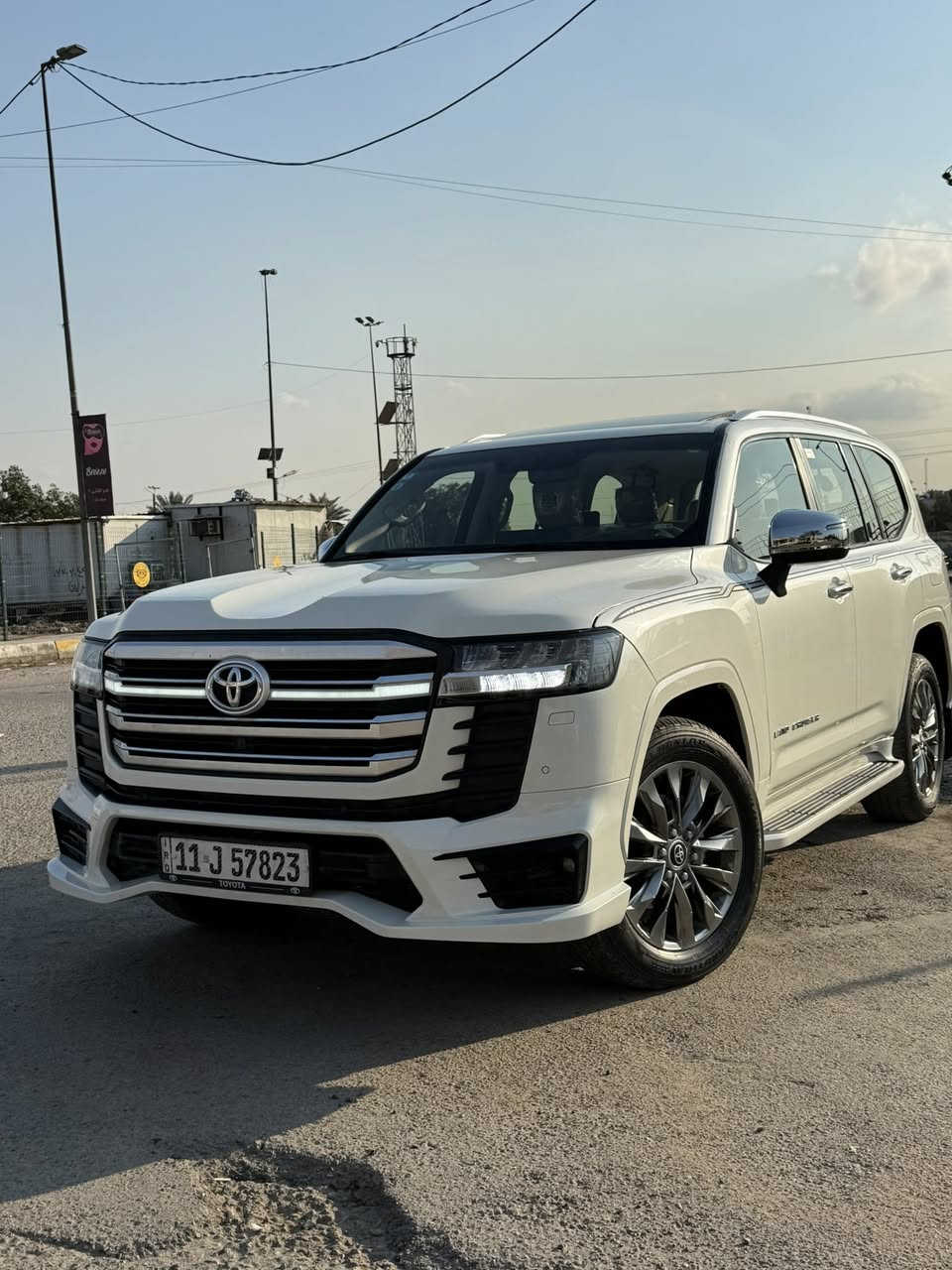 لاندكروز 2023ساز للبيع
ماشيه 40 الف 
فول موصفات 
سونارها موجود 
محركها المرغوب 4000
السياره نضيفه مثل ما موضعه بصور
مكان السياره بغداد جميله 
***********
