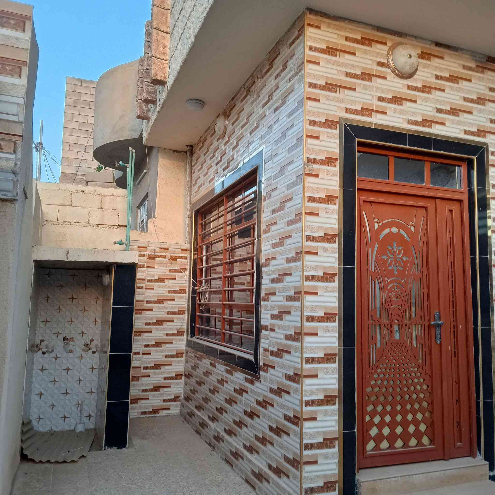 دار للبيع مفرق تلكيف مقابل
جمعيه نور
مساحه ١٦٠ متر طابق واحد
استقبال ومطبخ وهول 
وغرفتين نوم 
وصحيات
دار زيرو تسليم فوري
زراعي نموذج ٢٥ حق تصرف
بي كرت بلديه
خدمات ماء كهرباء تبليط
***********
