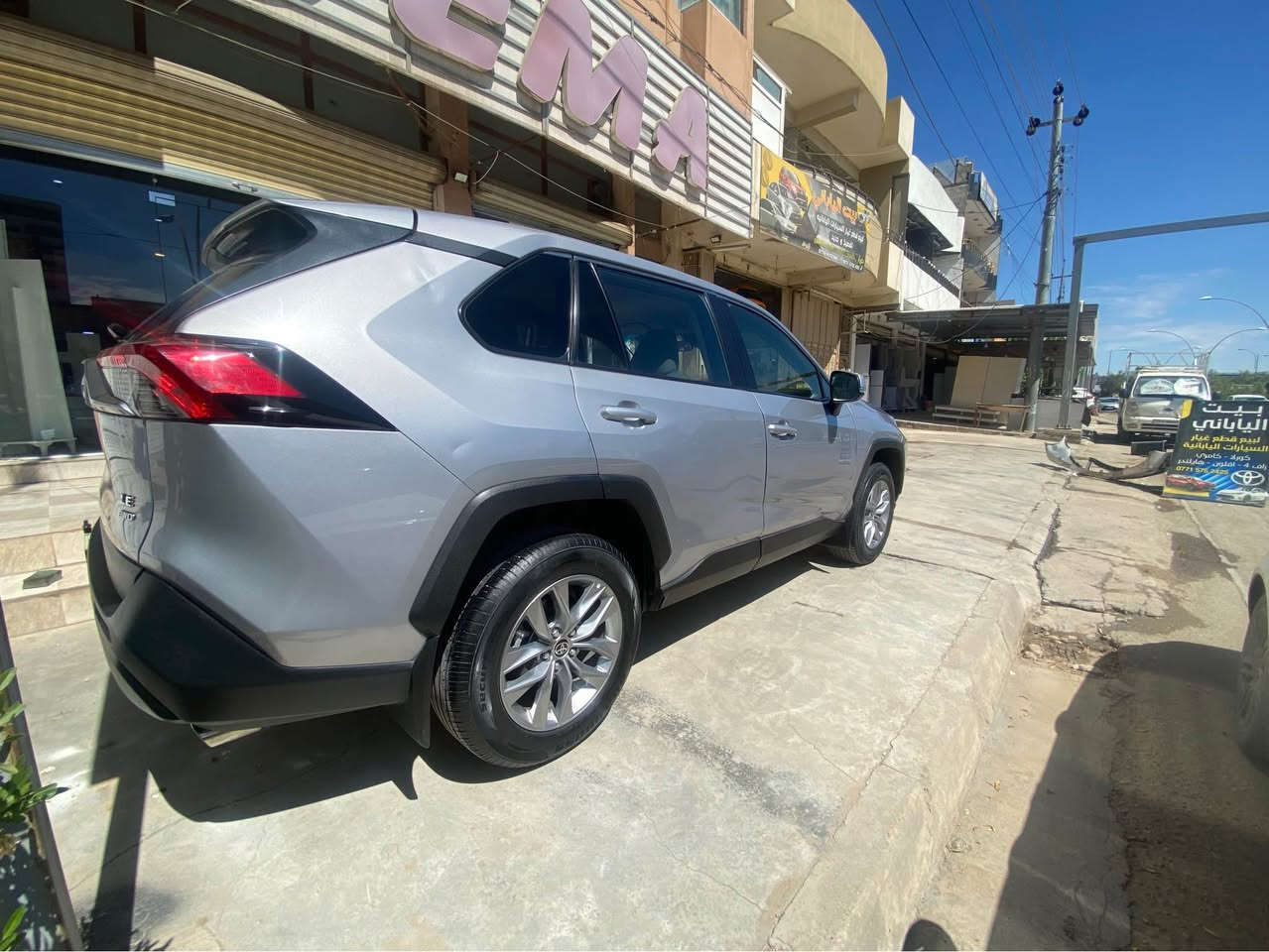 اللهم صلي وسلم على نبينا محمد

سلام عليكم حبايب❤️

راف فور RAV 4

لسياره موديل 2023

LE بنزين AWD 

رادار امامي 

رادار جانبي و توقف ذاتي 

فور ويل 

ثلاث انضمة قياده 

كشنات تبريد تدفئة 

 ماشيه 30 الف 

 السيارة رقم سليمانية هزة و رقم و براد كلة جديد 

السياره بيها حادث ( جاملغ و باب السكن و باب خلف السكن ) تبديل بدون دواخل بدون ايرباك  و رقم الشاصي موجود السياره عليه صيانه دوريه وكلش جديدة 

***********. واتساب كركوك, العراق
