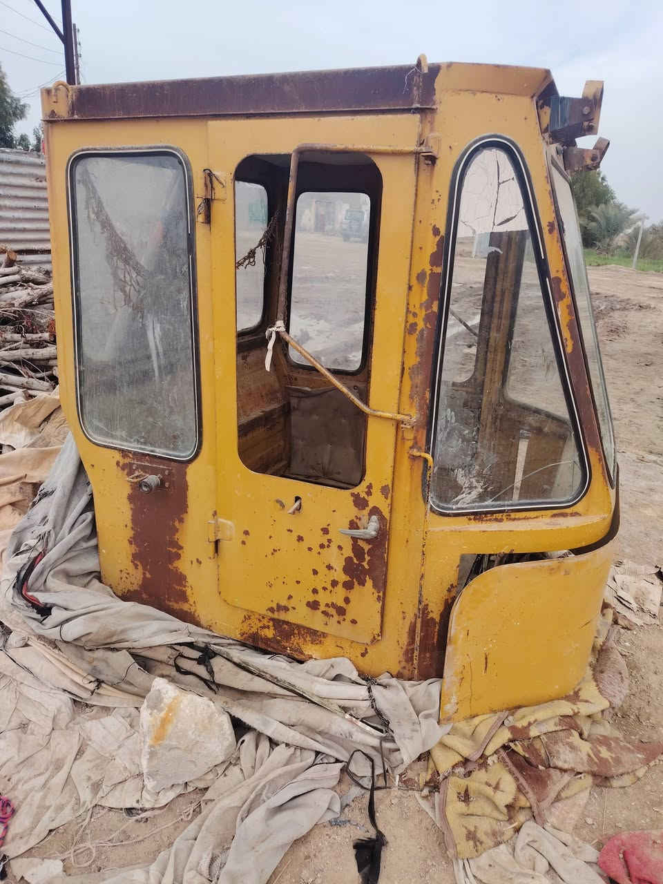 سلام عليكم قماره شفل للبيع كامله مابيه نقص بس لجامه مال لبيبان قماره نضيفه مكانه بدوانين ***********
