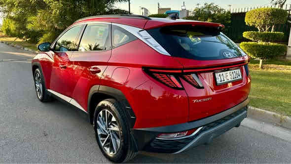 السلام عليكم 
هونداي توسان موديل 2023 خليجي 
ضمان شركة الت ساك ضمان خمس سنوات او 100000كيلو متر رقم بغداد
كفالة عامة من كل شي حتى الدهن والفلاتر من الشركة
ماشية 35 كيلو
محرك 4 سلندر سعة 2000cc دوش كير اي تي
سقف بانوراما
مقاعد جلد كهرباء
شاشه كبيرة
ويل كب 18 انج
بصمة تشغيل وبصمة ابواب
بردات جانبية
تحكم استيرن جهتين
تبريد قطعتين
تشغيل عن بعد
لد نهاري كشافات زينون
السيارة فول مواصفات اعلى شي بالتوسان

السعر : 223 ورقة
مكاني : بغداد - حي الجامعة
للاتصال : *********** بغداد
