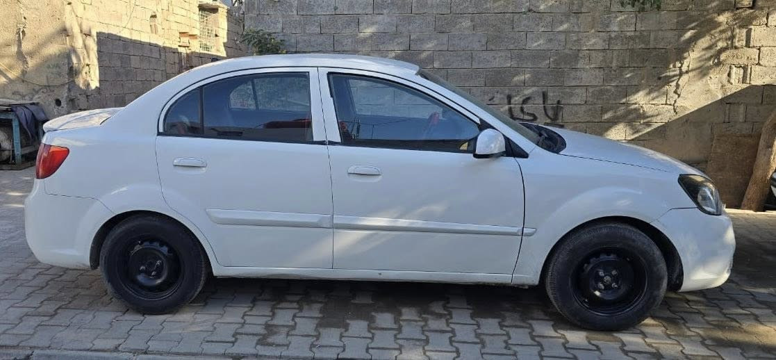 كيه ريو 2012 سياره صبغ عام لجماليه بدون ضربه سياره بيها  خيط بخار 67 وبيها مجال مكلف ب النشر الرجأء الاتصال ب برقم***********
