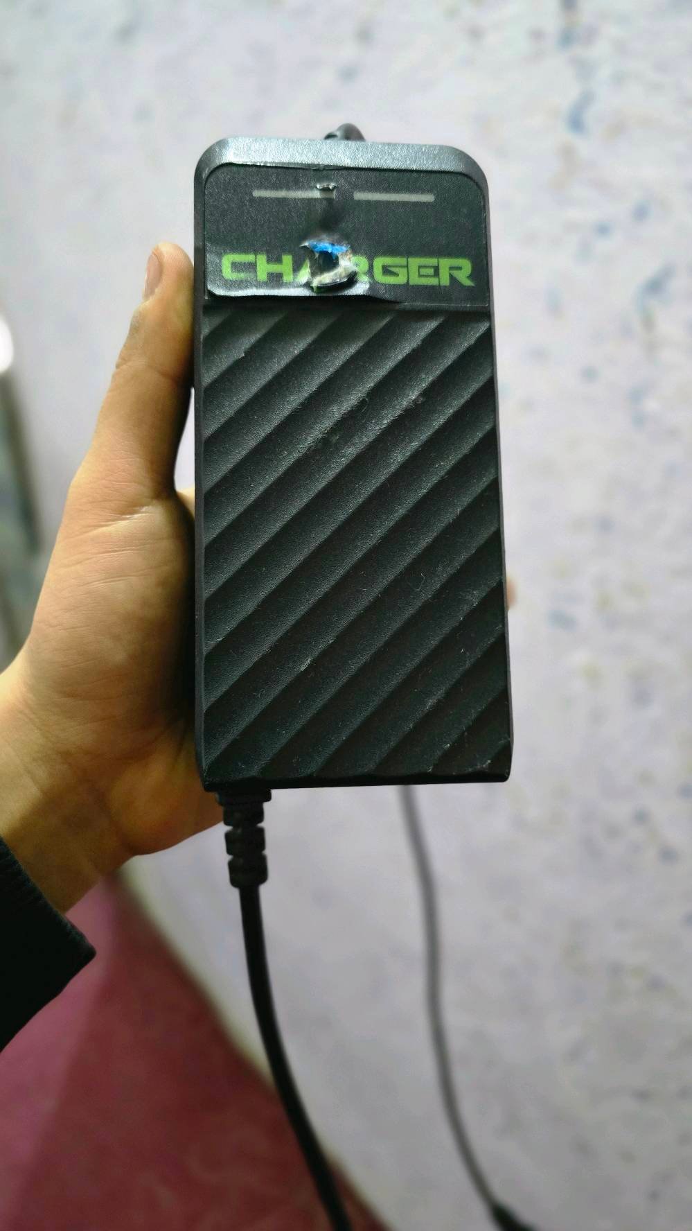 باسكل شحن لبيع
موديل 2025
6بطاريات 72v  (اولى من نوعها بابل من حيث بطارية)
مسافة تقطعة بشحنة وحدة اكثر من 50km
سرعة دراجة 40_50km
مسافة مقطوعة 5130km
تاير خلفي جوبلس
تاير امامي اصلي ما ملعوب بيه
شاحن اصلي وبطارية اصلية
اشارات وضوة وشاشة تنبيه شحن وسرعة
خاصية ربط بلوتوث 
تشغيل عن بعد
مع وجود مفتاحين
دراجة نظيفة جدا

سعرها مشترية 615الف
رايدة 475الف وبيه مجال
مكاني حله
