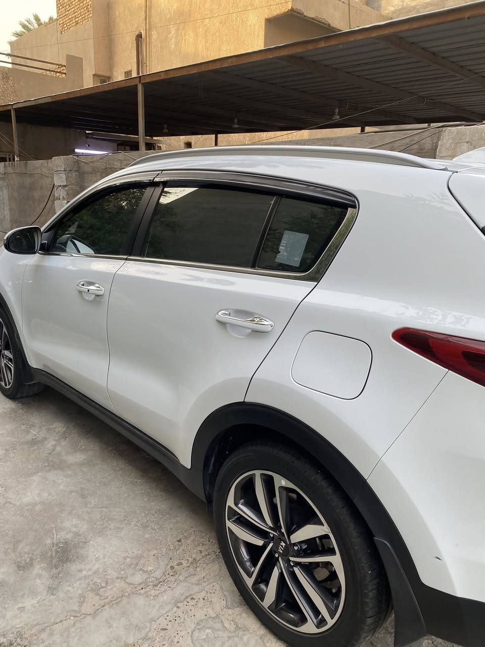 السلام عليكم للبيع سبورتج 2021خليجي 
ماشيه 67 بصمه كشنات كهرباء  فول ماعدا بانوراما
 رقم اربيل الدولي الجديد باسمي سياره
مكان السيارة بغداد العامرية السعر (205$)
للاتصال ***********
