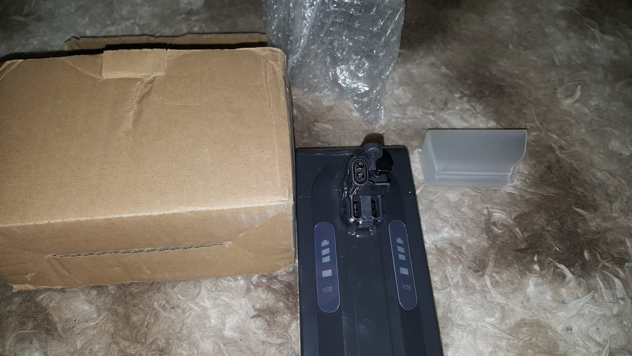 شاحنة للمكانس الذكيه مثل ما موضح بالصور السعر مع التوصيل ٣٠ الف  *********** رقم التواصل واتساب
