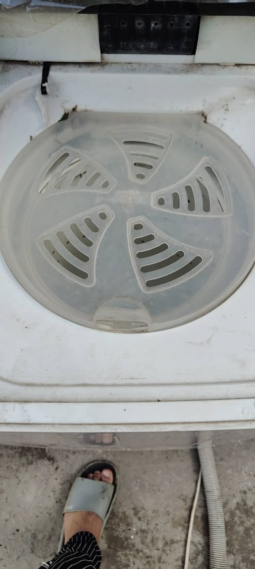 سلام عليكم غساله حجم 15 كلو شغاله بس نشاف ما عرف شبي الغسيل شغال تغسل كامله نوع ميديه الأصلي مكاني الشعب رقم ***********
