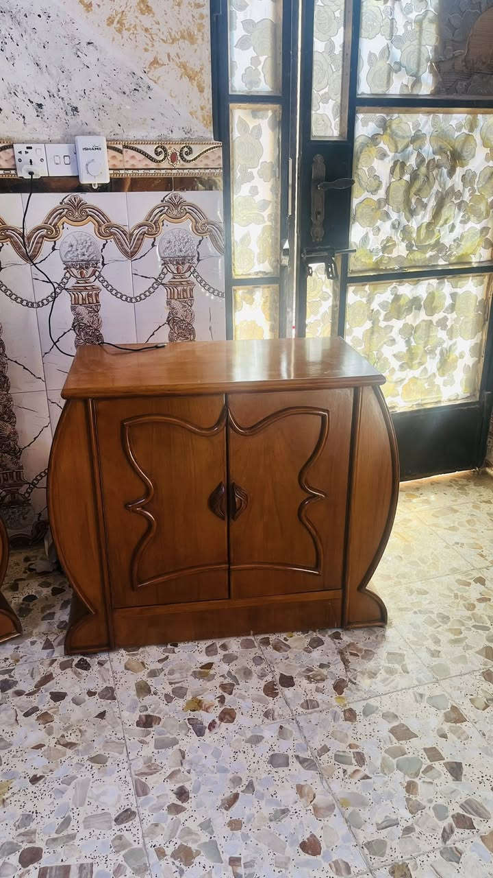 غرفه صاج 5 ملم حطاطه درجه اولئ كلها بورمي صاج شغل مفول يدات كلها خشب بورمي  نضافه فوول استخدام قليل اي استفسسار واتساب ***********
