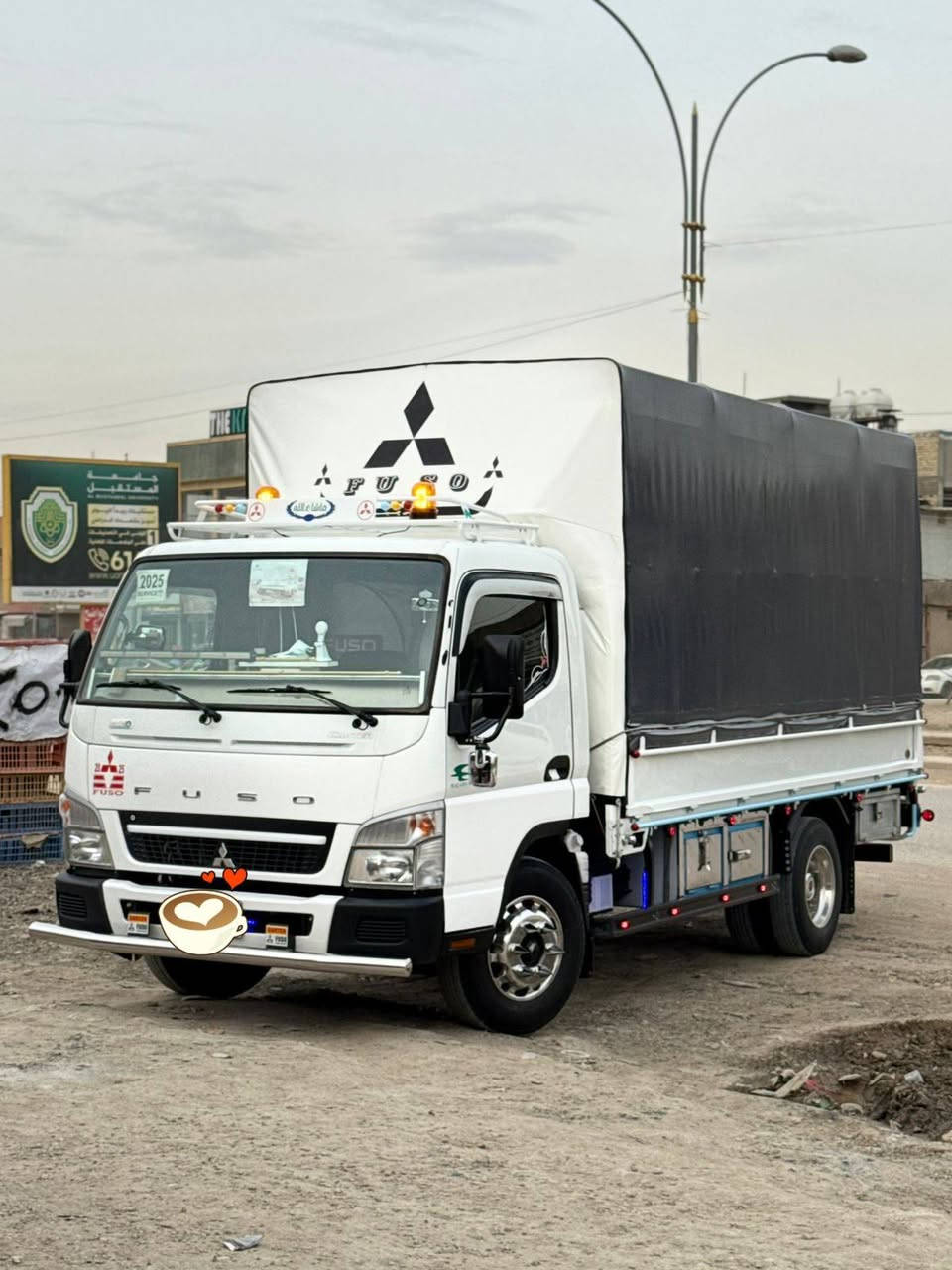 السلام عليكم كنتر للبيع موديل 2025 ماشيه 81 سيارة جاهزه مجهزه رقم اربيل بسمنه سياره خير من الله حداديه جلال تخم تاير مكفوله كفاله عامه سياره مكاني حله شارع ستين سعر 300بيه مجال قليل شراي يتصل ***********
