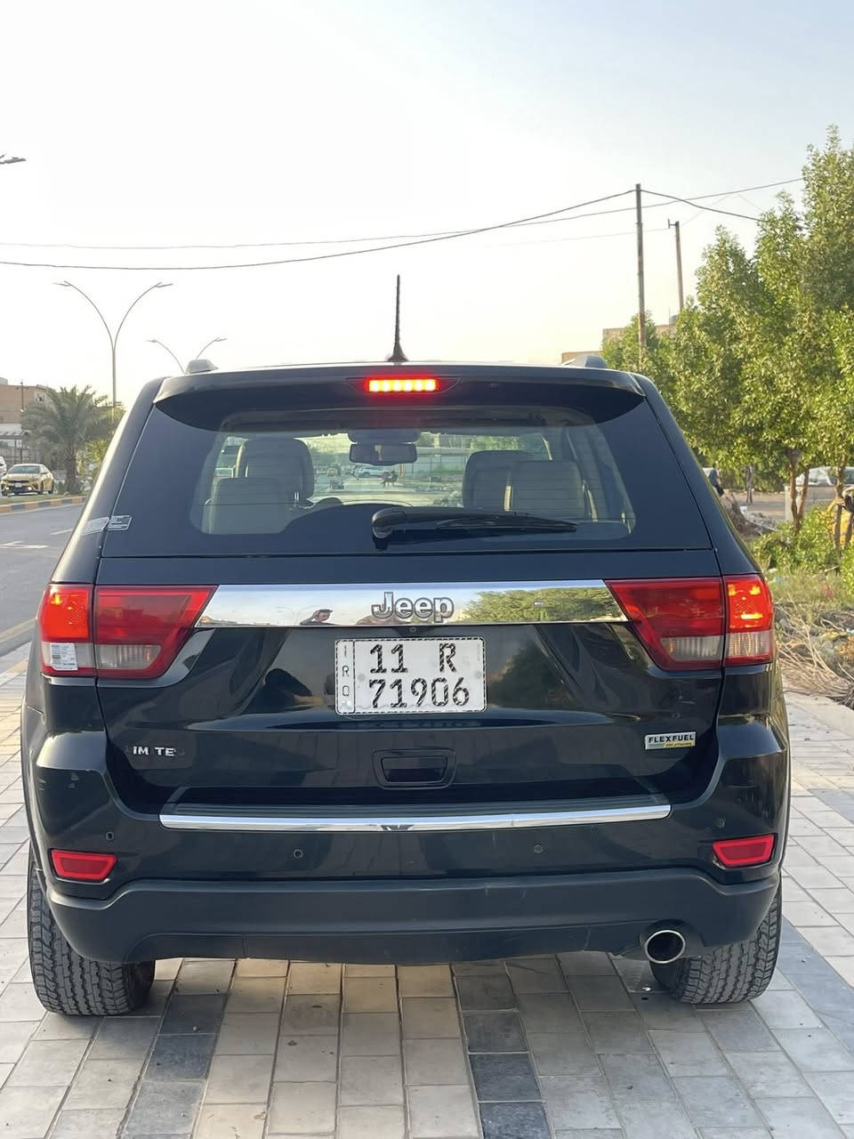 Jeep Grand Cherokee
سنة الصنع 2013 
الحالة صبغ حزام بدون دواخل تماماً 
حادث جاملغ ايمن ، باب 
بقية المواصفات العروفة للفـول 
بنورامـا  - مقاعـد ميمـوري…..
السيـارة بحالة جيدة جداً 
نظام تعليق بحالة ممتازه 
طقم تايرا جديد بحالة ممتازه 
السعـر المطلوب فقط (125) سعر ممتاز مقابل النظافه 
الموقع - بغداد 📍
رقم الهاتف : ***********
