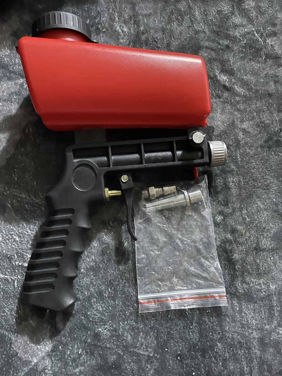 سلام وعليكم مسدس تنضيف برمل ينربط على كنبريسار غراضه كامله اعلى سعر ابيع للاستفسار واتساب ***********
