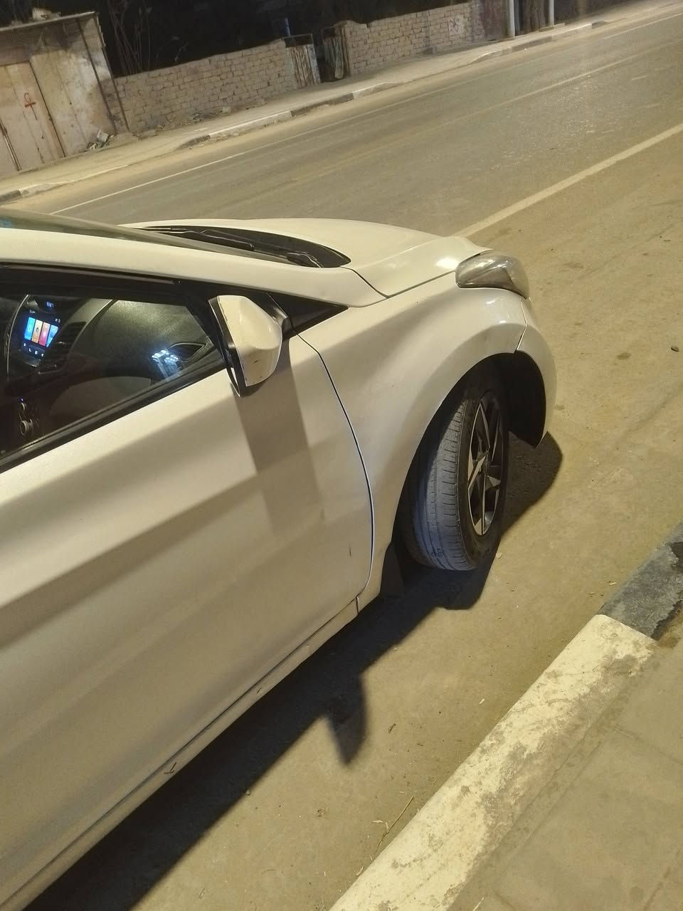 السلام عليكم
النترا 2016 أمريكي
مكينة 1800 دوش المرغوب
وكير كفالة
تبريد وتدفئة خير من الله
بيه بارد ورشات صبغ بسبب التكشير
رقم بصرة انكليزي
لل30 
الرقم ***********
