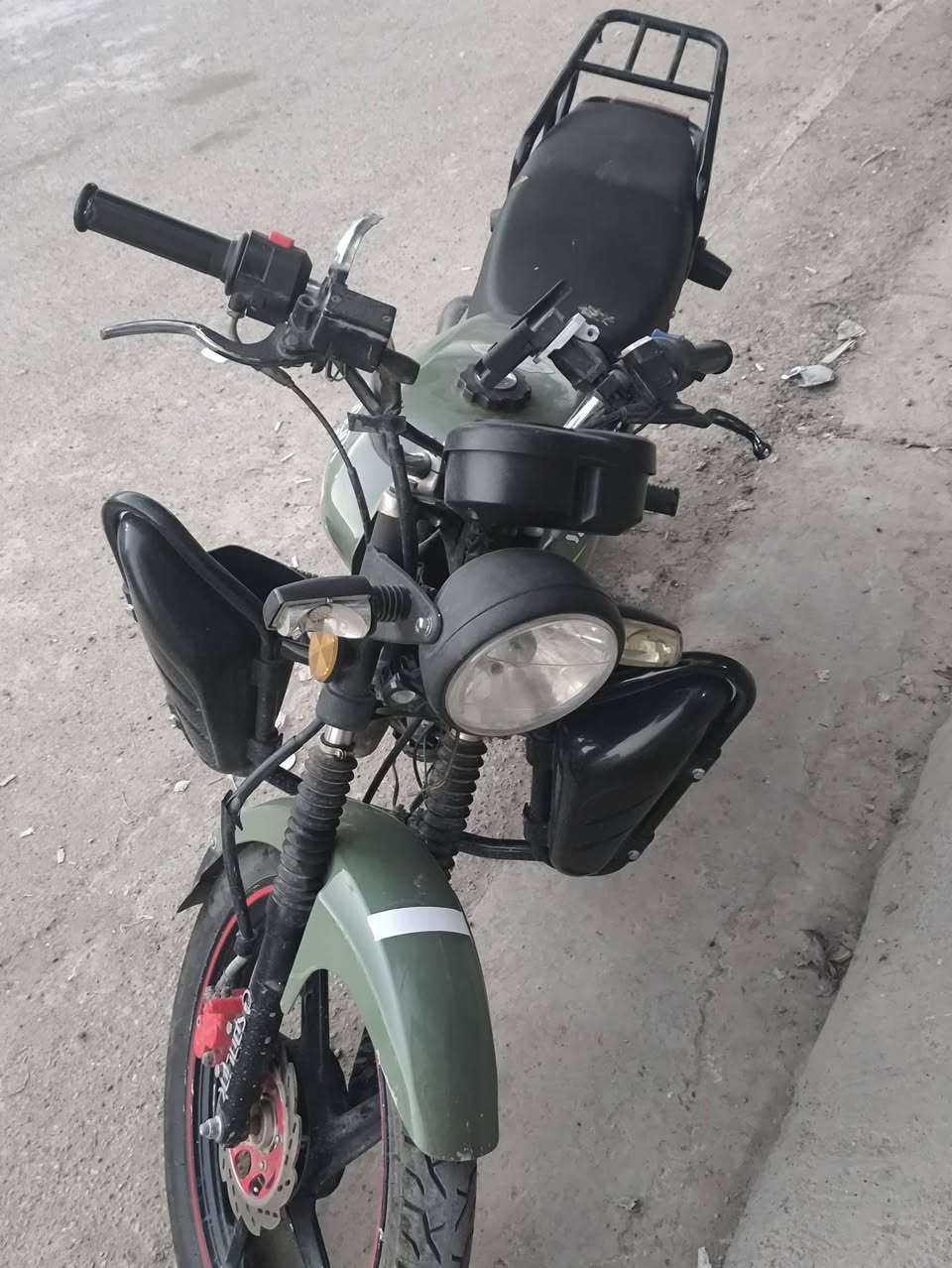 سلام عليكم دراجة سونك ماكس للبيع  نضيفة كلش كهربائيات كلهن شغالة هورن اشاير لايت كلة شغال دراجة ممتعوبة اوراقها كاملة  بصمة الدراجة تشغيل عن بعد  مكاني بغداد الدورة سعرها 775 قفل رقمي للشراي فقط ***********
