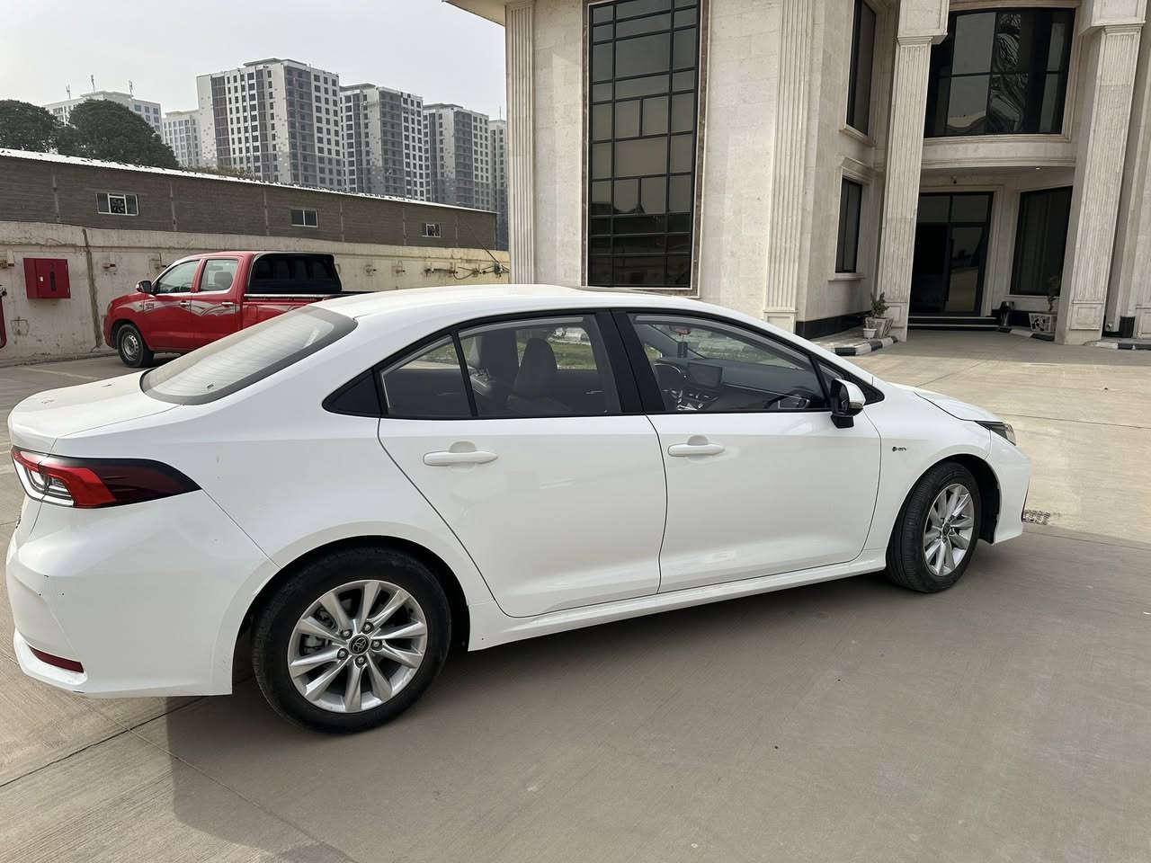 السلام عليكم
كورلا هايبرد للبيع شكل خليجي 
موديل 2025
ماشية 15,000 كيلو متر 
فول موصفات ماعدة كرسي كهرباء 
رقم بغداد 
العنوان بغداد 
السعر 165 ورقة وبيه مجال 
رقم ***********
