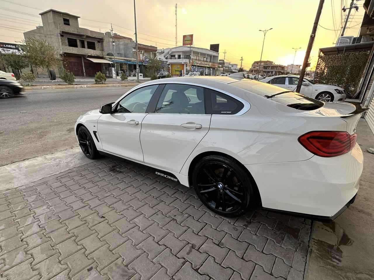 BMW 430i 2018
سلام علیکم 
مودیل ٢٠١٨ 
حجم ٤٣٠
کامل بجم أمامی خلفی کول تحول أم باكج 
فول مواسفات 
داتاشو   شاشات كبير  ويل حجم ١٨ أنج 
٤ تاير جديد ١٠٠/١٠٠
كول صيانة جديد زيت محرك زيت گير 
سيارة مابيها دينار مصرف مابي أي نقص يعني سيارة جاهز
بس بيها واحد قطع صبغ
 باب امامي نفر  فقط
محرك ٤ صلندر ٢٠ توين باور تيربو 
بيها داونبايب ٤ انج ٣٠٠$
سيستم صلنصا ٣٠٠$ 
***********
