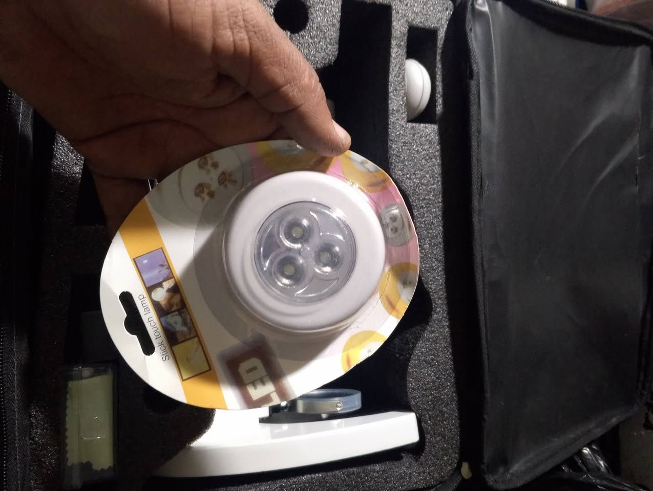 السلام عليكم عندي مجهر تحليلات طبيةجديد غير مستخدم مع كافة ملحقاته السعر على  الواتساب ***********
