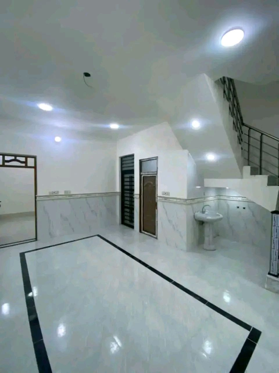 دار البيع مغربه المساحه 125 بناء جديد جاهز لسكن  طابو  صرف   يتكون  الدر من غرفه نوم واحد  صاله  مطبخ  ستقبال  صحيات خارجيه وداخليه كامل خدمات      اللاستفسار على رقم الهاتف ابو مهدي   مكتب الخوين     بل عرضات    تصال برقم الهاتف ***********
