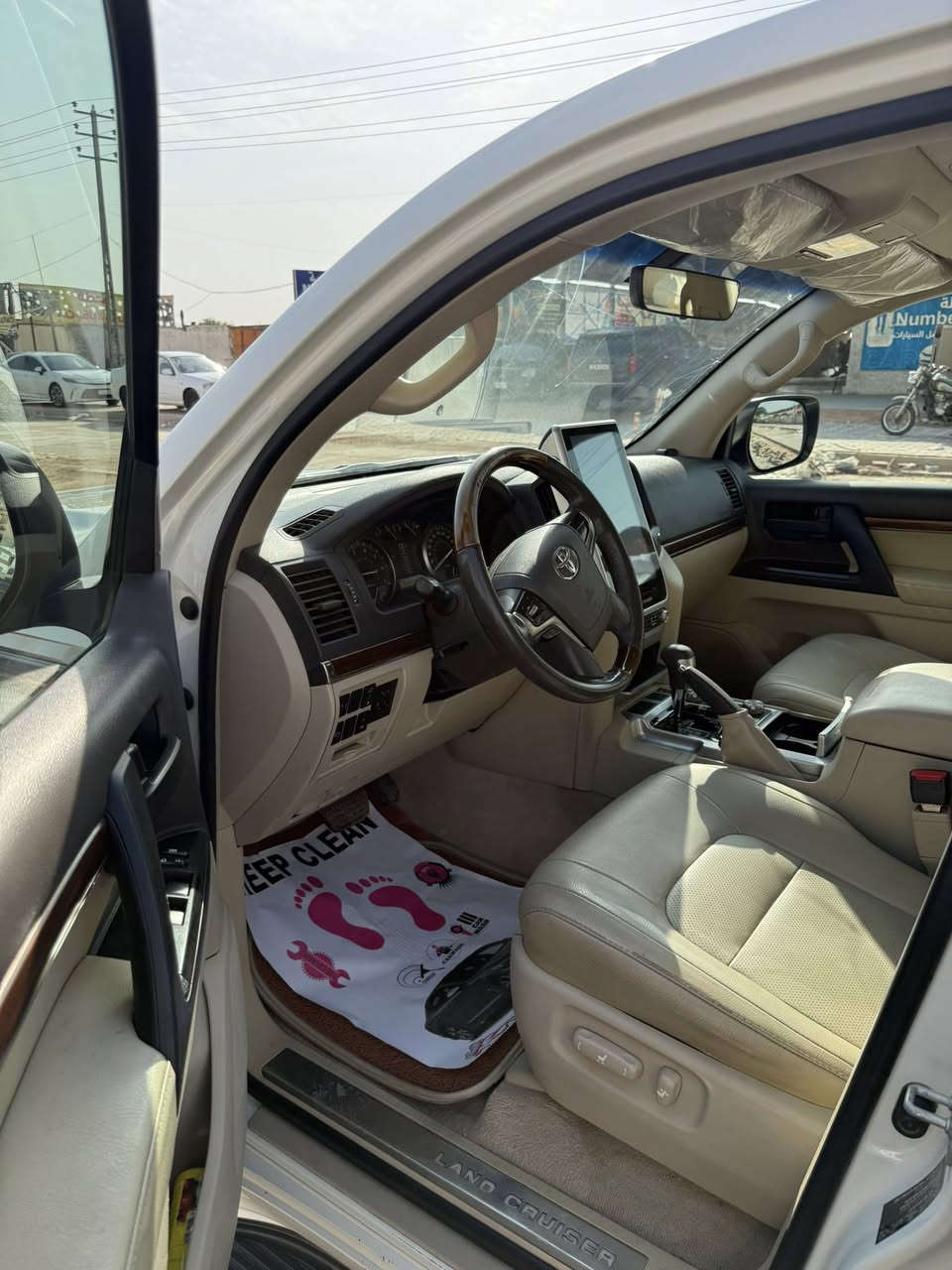 لاندكروز  2018 مكفوله كفاله  عامه البارد وصبغ وتبديل رقم اربيل بأسمي السياره مو ابسم شركة  موصفات كامرات 4 دبل ماوس شاشه الطويله كشنات جلد 2بصمة مكان السياره الديوانية 
نوع السياره جيهان  
سعر السياره قفل 478ورقه 
***********
