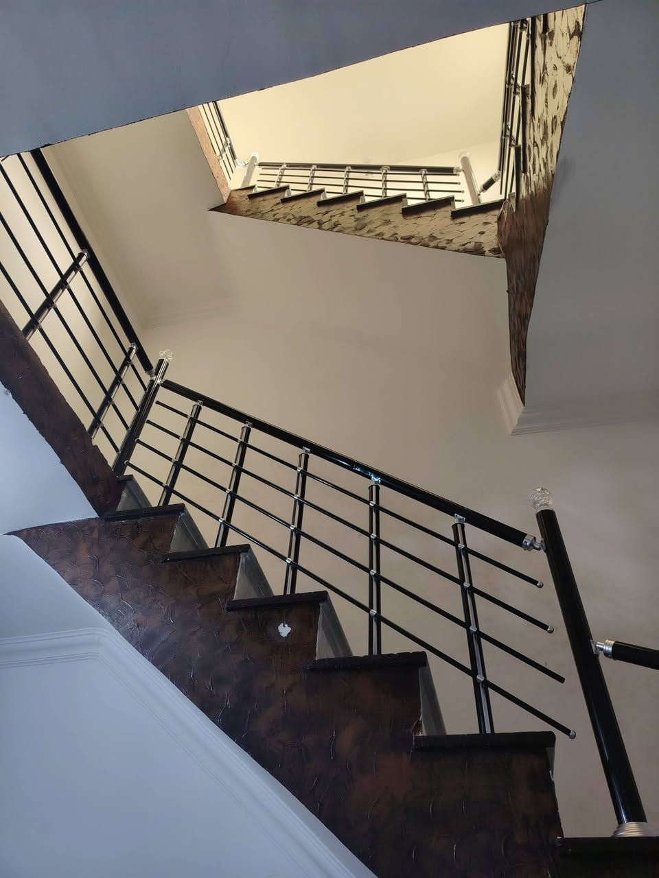 نصف قطعة للبيع شرك طابقين نظيفة جداً مساحة 72 م
في قطاع 54 بفرع جامع وحسينية الائمة شارع عريض وقريبة ع شارع ٣ غرف وحدة سويت وصالة ومطبخ و٢ حمامات وسطحين واحد بي مخزن جبير اي استفسار الاتصال على الرقم ***********
