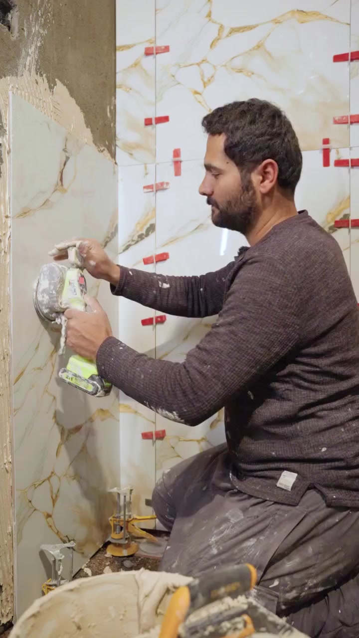 بعض الزبائن لا يعرفون عن مادة زوزو، ولكن بعد تجربتها يكتشفون:
مادة زوزو هي أفضل مادة في العراق، منتج وطني:
- يجمع بين الخبرة الهندسية العراقية والهندية
- يتميز بقوة عالية ومقاومة للرطوبة والعوامل الجوية
- سهل التطبيق ونتائج احترافية
- مادة لاصقة متينة وقوية
فهم يقولون: "مادة زوزو هي الأفضل".
تواصل هاتف ***********
