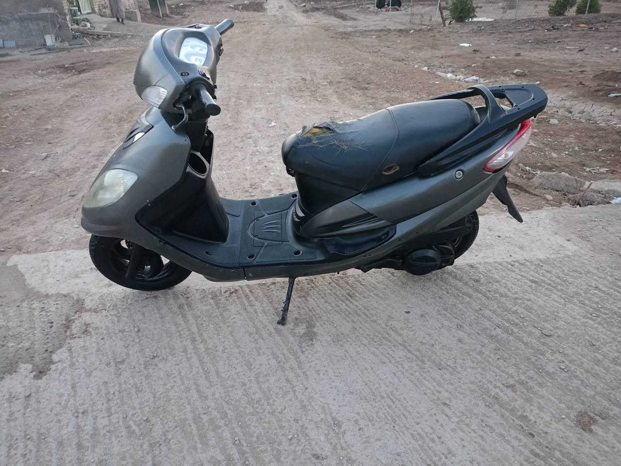 سلام عليكم دراجه سيام كلجات ريا.ضيه مكينه مفتوحه مجفته مره وحده دراجه خير من الله ما ناقصه اي شي كهربائيات شغاله سعر 300 وبيه مجال... مكان زين القوس شارع الجوبه.. الاتصال على الرقم... ***********
