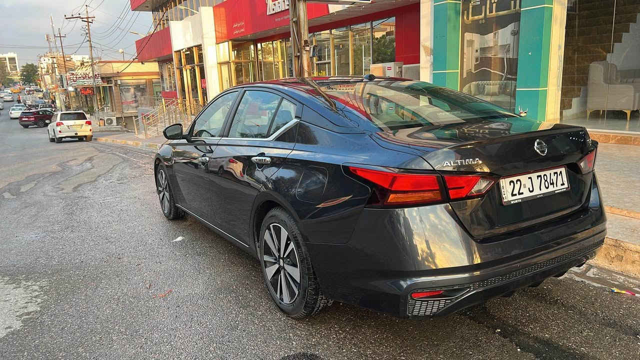 نسان التيما
بيها بونيت و جاملغ سكن
گيو مكينة بشرط
موصافات sv
رادار و خط مسار و شغال و اوتو بريك امامي خلفي كاميرة حساس
ماشي ٥٤mil  
*********** كركوك, العراق
