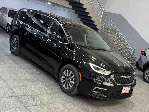 سعر مناسب جدا
كرايسلر باسفيكا لون  اسود موديل2023
وارد امريكي كفالة عامة 
كلين تايتل 
#الرقم     :اكاتي بدون ارقام  
ماشيه :٣٠الف  
المواصفات 
▪️ محرك 6 سلندر 3600
▪️رادار امامي تفاعلي متعدد الاستخدام
▪️لايتات زينون عالي وناصي مع حاجب LED مع كشافات دعامية زينون
▪️ حساسات خلفي اصل 
▪️ حساسات الاجتياز الجانبية 
▪️ كشافات دعامية اصل 
▪️ بصمة باب وبصمة تشغيل وتشغيل عن بعد 
▪️كشن ذاكرة (خزن ميموري) لكرسي السائق
▪️ طقم ويل حجم 18 مع طقم تاير بحالة ممتازة 
▪️ كاميرا خلفية دوارة مع الستيرن 
▪️ باب جنطة كهربائي شفط 
▪️ ابواب جانبية كهربائية مع بردات اصلية 
▪️ غرفة السيارة جلد اسود اصل 
▪️ تحكم كهربائي متكامل لمقاعد المقدمة 
▪️ شاشة دشبول كبيرة لمجموعة من الايعازات 
▪️ السيارة 7 راكب مع 3 قطع تبريد 
رايدها ٢٤٥$ورقة
مكان السيارة دهوك
 الاتصال على : 
***********
***********
