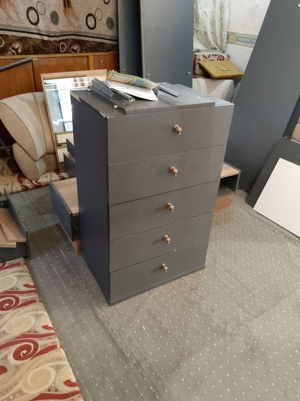 *********** غرفه للبيع كامله
