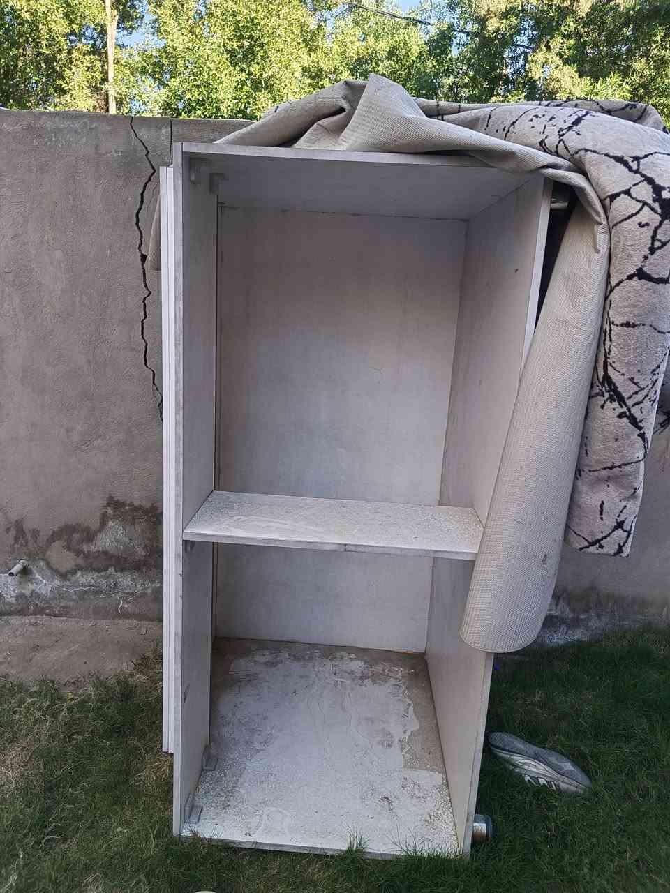 سلام عليكم عندي ذني مال محل كوزمتك واحذيه تكمه صاج تكدر تجي تشوفهن 
***********
***********
