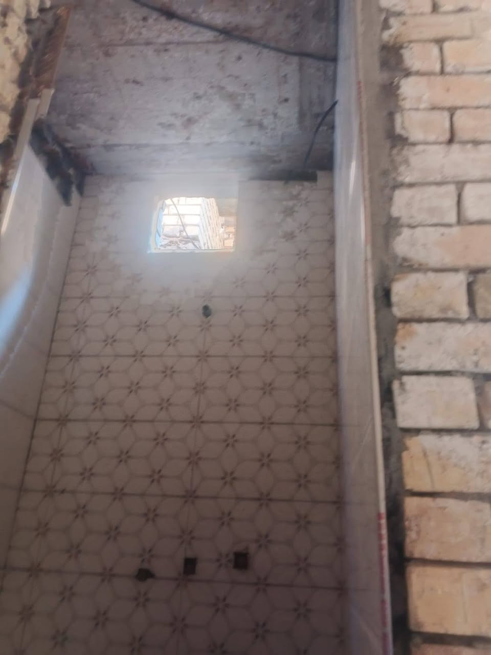 السلام عليكم
الدار للبيع مساحة ٧٥ متر طابو ملك صرف فول بناء درجة اولى قيد الانشاء تسليم مفتاح خلال ٦٠ يوم طابق ونص الكفاءات خلف المدارس فرع المختار
***********
اخوان صور البيت الكامل مشابه للعمل وليس نفسه
