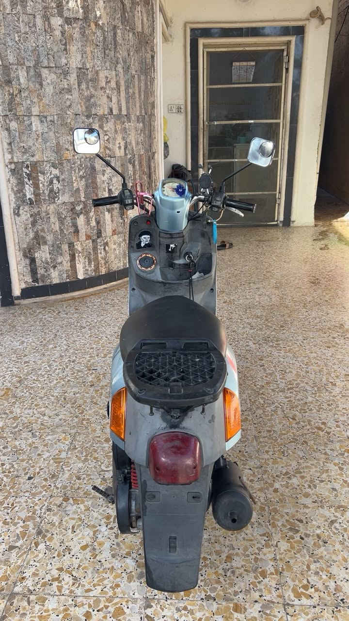 لام عليكم ماكس بوليس دراجه كامله مكمله ما بيه اي نقص دراجه بس الكور مفتوح مبدل ولفات البوشه ابلادي 49 بيه ويل ودبل مشمشي  دراجه شلعه ومعدل كله شغاله بكل وكت سلف هندر المكان بغداد المحموديه السعر 550 قفل جماعه ال500 لطبون متواجد واتساب ورقم ***********
