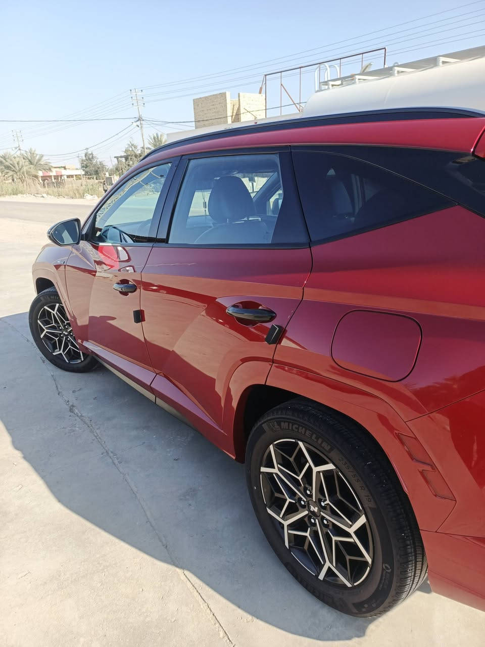 السلام عليكم رمضان كريم عليكم 
شباب توسان Nline2023
رقم بابل بسمي 
ماشيه 50
مكينه 2500
مواصفات 
كت N lineكامل بلادي
بانوراما 
تشغيل عن بعد
داخل لونين اسود واحمر 
جلد وكنتاره
شاشه كبيره 
شاشه ديجتتال
اوتو هولد
رادارات اماميه وخلفيه 
صندق كهرباء شفط 
وبيها بعد هواي موصفات 

حادثه كلش حلو بدون دواخل ابد ابد خشم البنيد وتعمير نفسه يعني لامبدل ولاابد كله ليبل واحد سياره احله من صوره
مراوس ترهم
رقم الهاتف 
***********
***********
