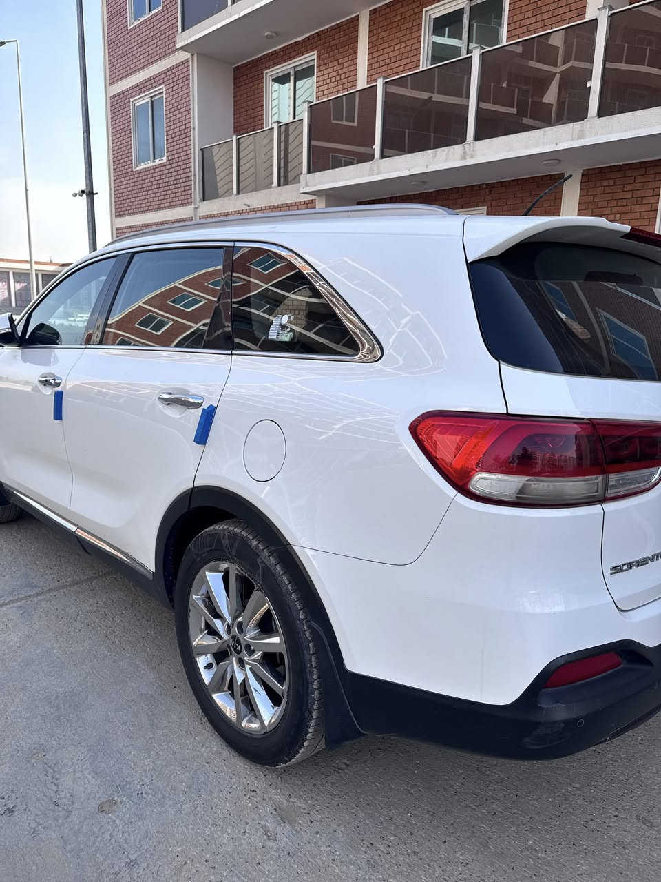 السلام عليكم للبيع سورنتو موديل 2018 رقم بغداد دولي بـ اسمي السيارة نضيفة وجدية وماشية 80الف بس للاستفسار *********** المكان بغداد
