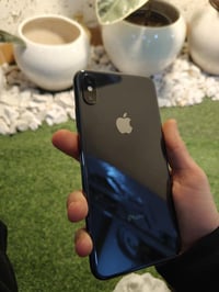 ايفونXanax جهاز كلش نضيف بطاريه78 ذاكره256 دبل سيم جهاز ما مفتوح ولا م...