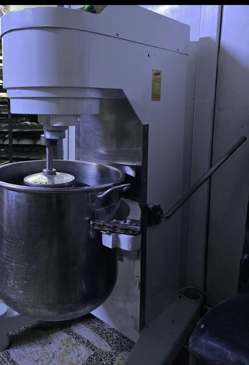 سلام عليكم شباب عندي خلاط تركي 60لتر للبيع العنوان بغداد لاستفسار على رقم ***********
***********
