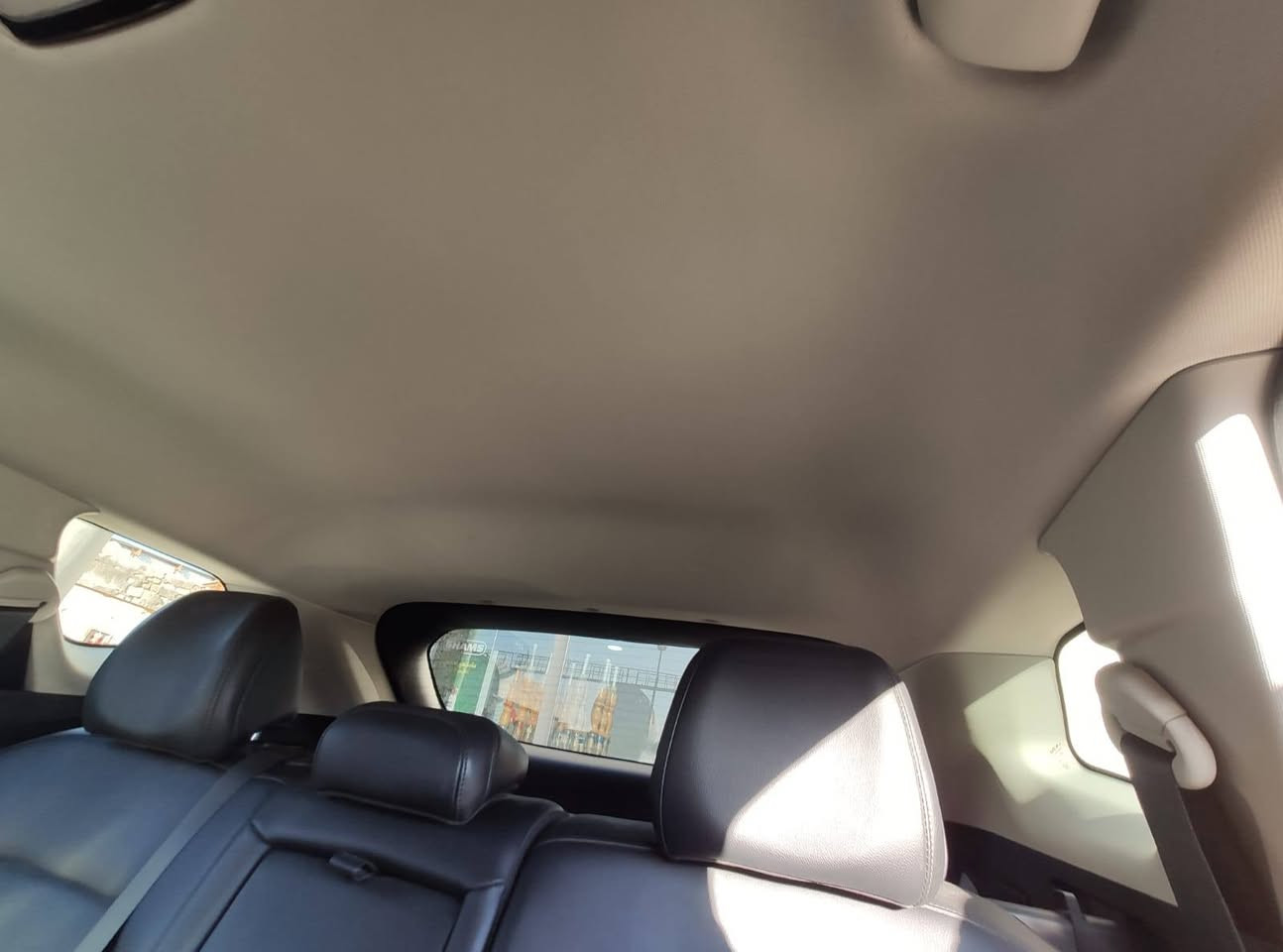 السلام عليكم بيع او مراوس حسب القناعة
سبورتج مديل ٢٤ فول مواصفات فئة EX ماشية ١٨ الف قابل للزيادة بدون رقم حادثه تقرير مياه امطار فقط بدون نسبة يعني حادث صاير بجم نازل مثل نفق شارع وشوتة ساحبة مي داخل للمحرك وبدلت نص محرك الجوة فقط بدون نسبة غرق ابدد  وسونار مرفق بالصور السعر ١٨٠ للإستفسار على الرقم ***********
