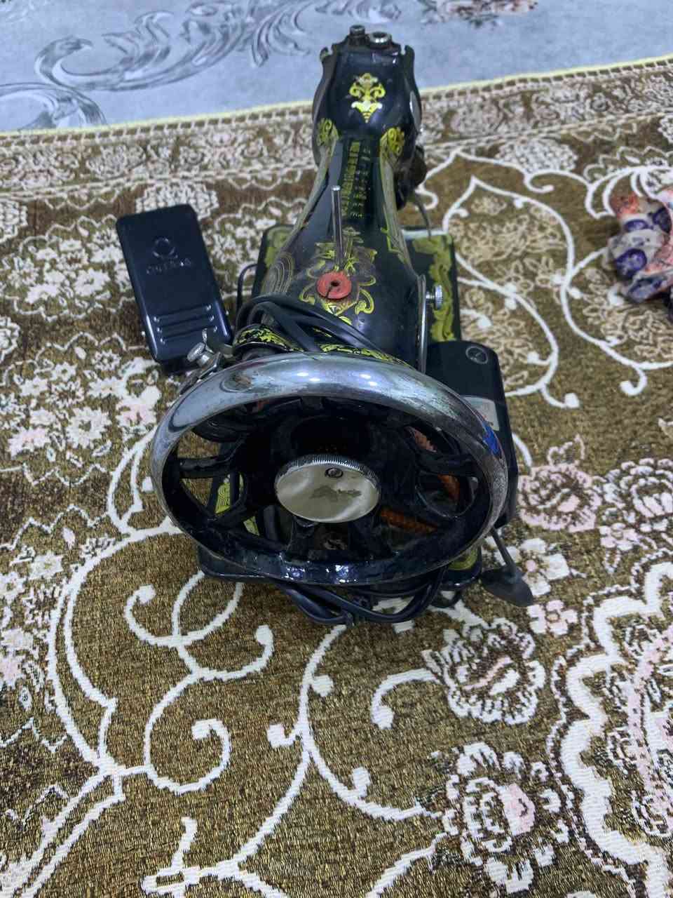 مكينة خياطه شغالة للبيع رقم المبايل ***********مكان قبله حي الجامعه السعر ٦٥الف وبيها مجال
