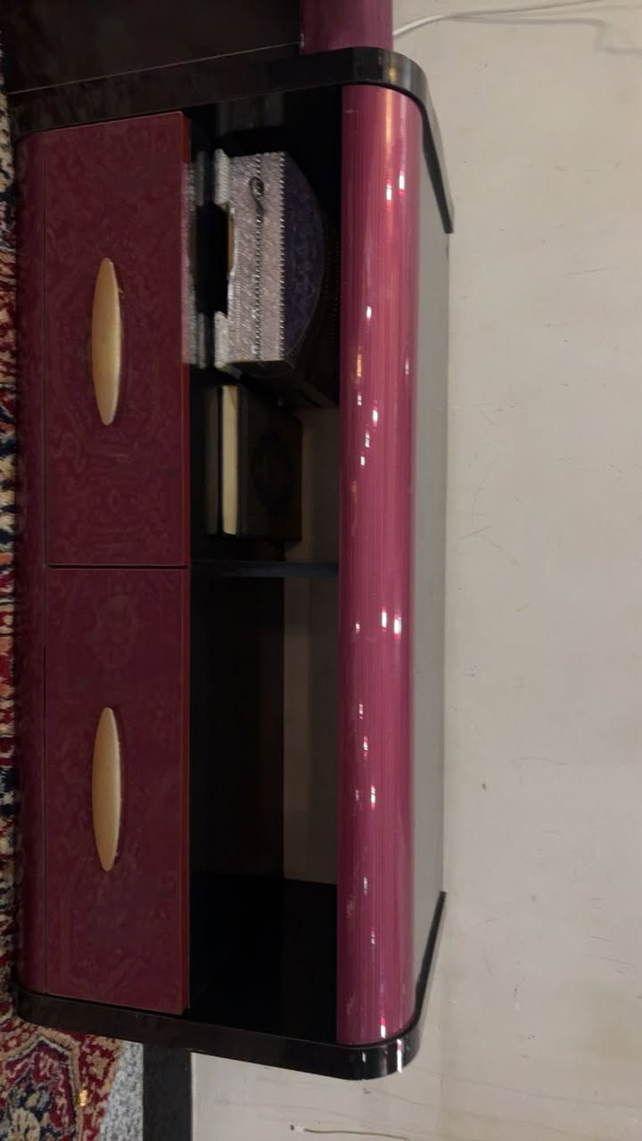 السلام عليكم غرفة للبيع استعمال قليل المبلغ 2مليون وبيه مجال بسيط الرقم *********** المكان بغداد
