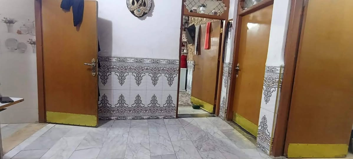 بيت للبيع بمساحة 100 متر مربع في النجف خلف مجمع عماد سكر مقابل حي القادسية 
يحتوي على غرفة وصالة ومطبخ واستقبال 
بسعر كلش مناسب 
للاستفسار عبر خاص


**إذا كنت صاحب هذا الإعلان وتريد حذفه لأي سبب، رجاءا أرسل رسالة إلى الدعم الفني**