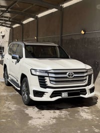 لاندكروز 2023 VX لمتد السياره مكفوله كفاله عامه  موصفات السيارة داخل ا...